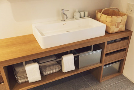 洗面台にはMUJI　HOTELと同じ無印良品オリジナル洗面器を使用。