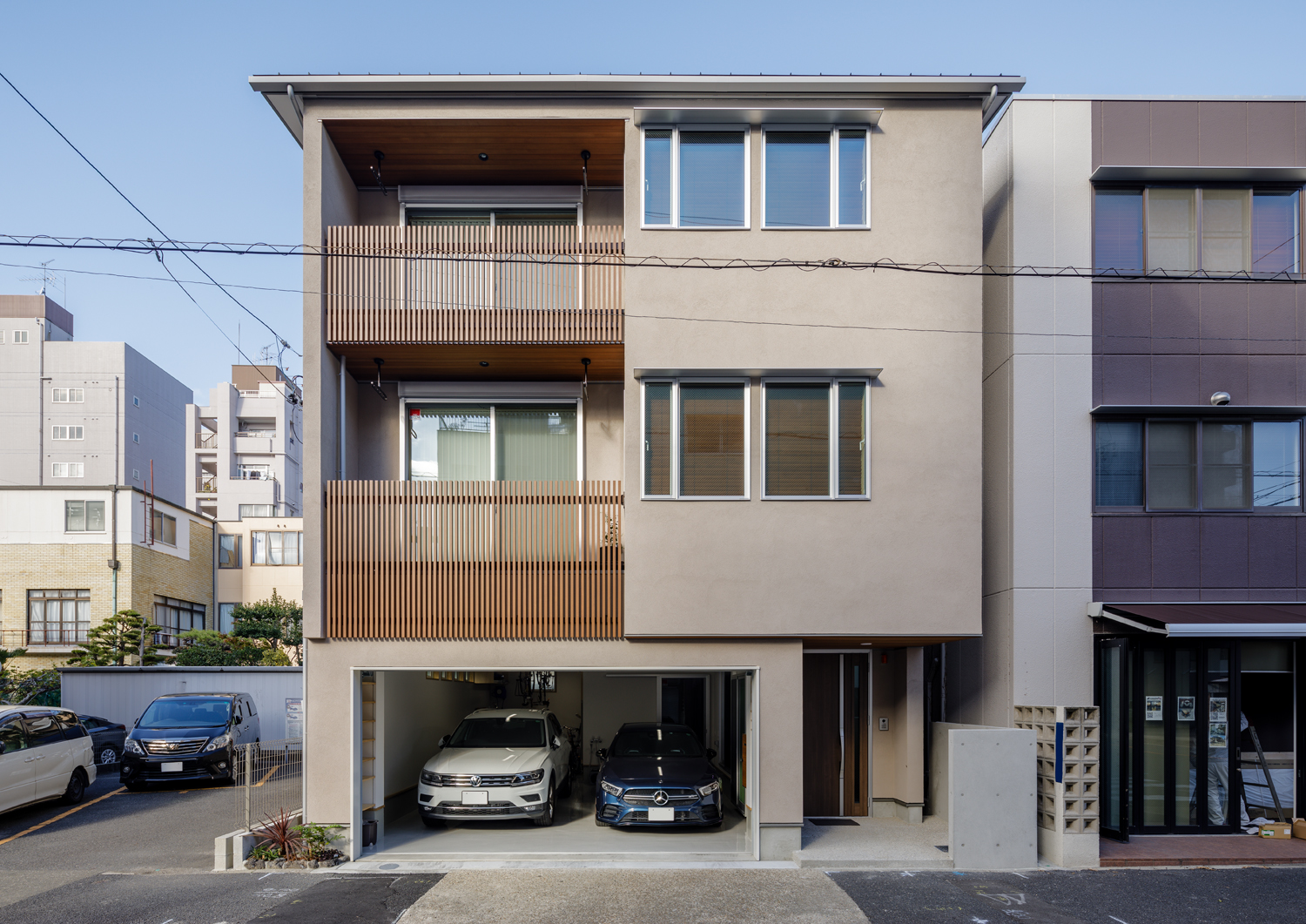 50代からの人生を見据えた3階建てのガレージハウス