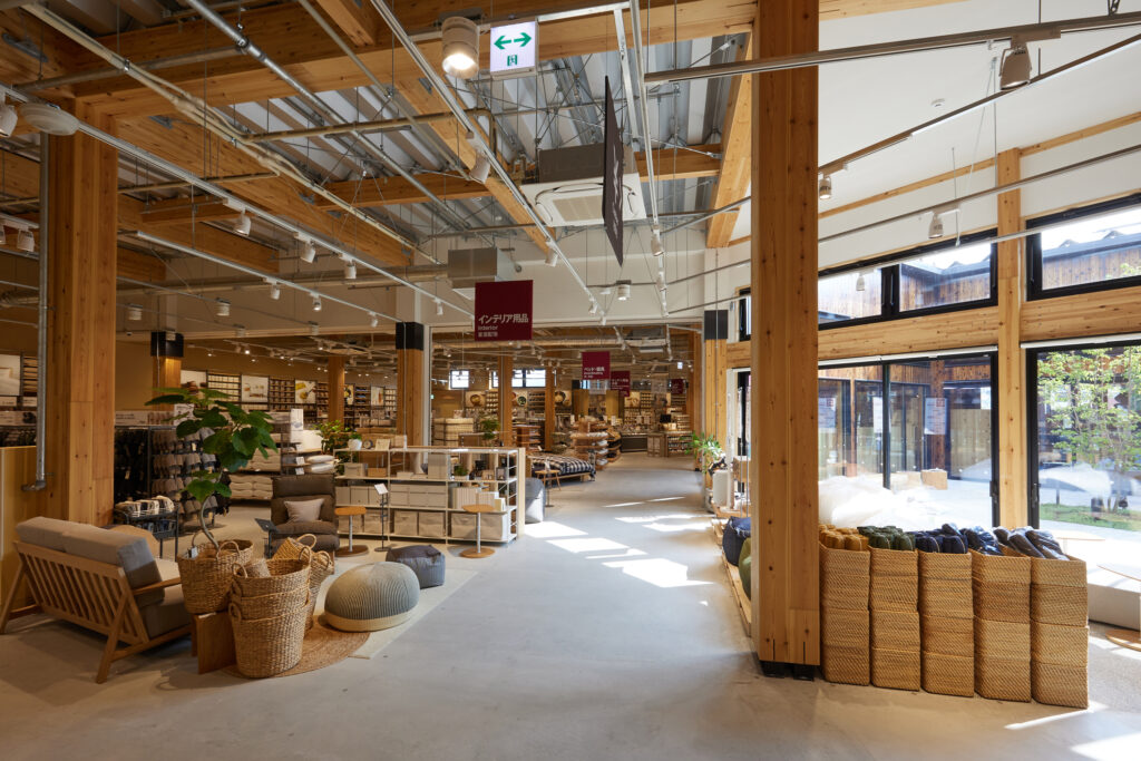 SE構法による「無印良品」初の木造建築2店舗オープン 大規模木造建築 