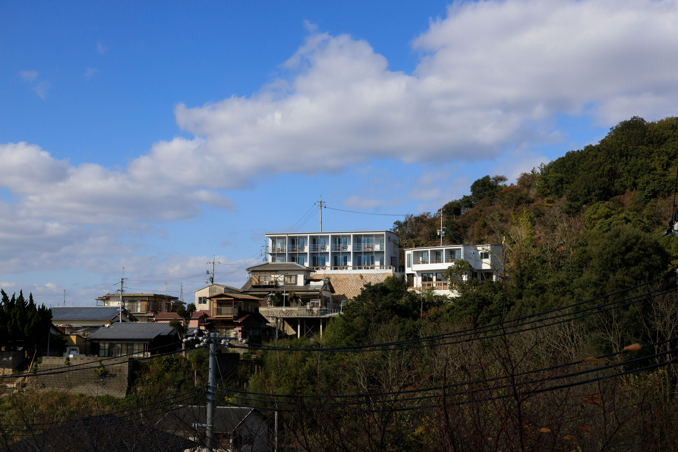 【香川県のSE構法事例】中大規模木造（宿泊施設）「MY LODGE Naoshima」
