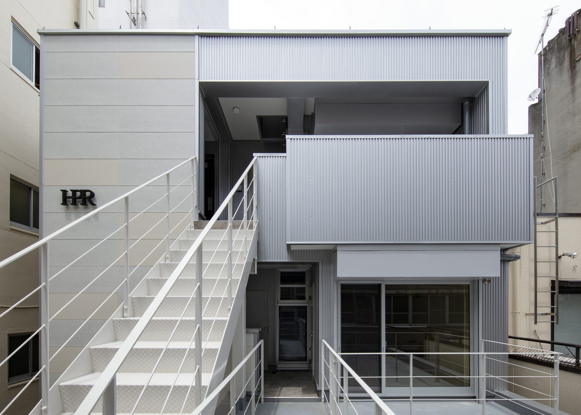 エレベーター設置やオーバーハングなど複雑な形状への対応